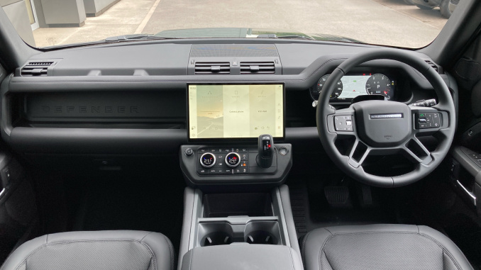 Land Rover Defender 3.0 D250 X-Dynamic HSE 110 5dr Auto Diesel Estate - Image 9